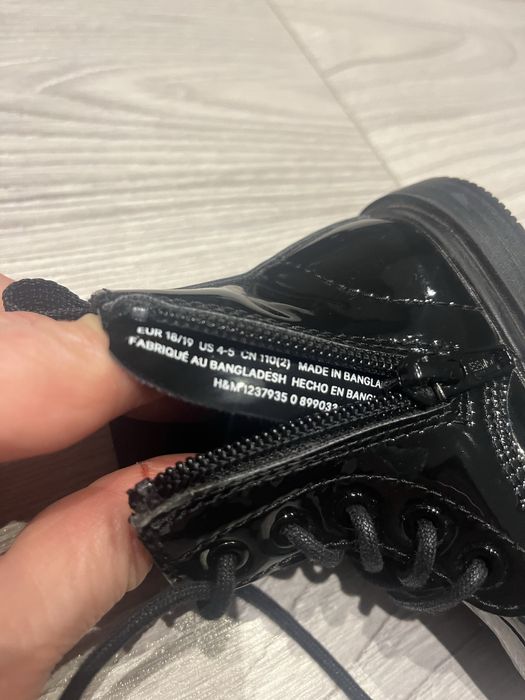 Черевички лаковані для дівчинки