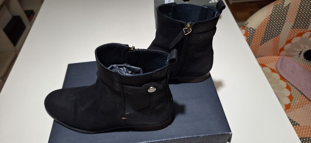 Botas tommy pretas