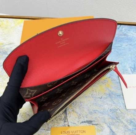LOUIS VUITTON Emilie Czerwona klamra