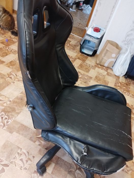 Геймерське комп'ютерне крісло