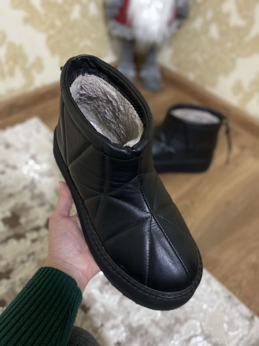 Шкіряні уггі жіночі 39р.