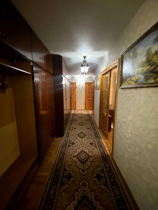 Продаж 3-к квартири