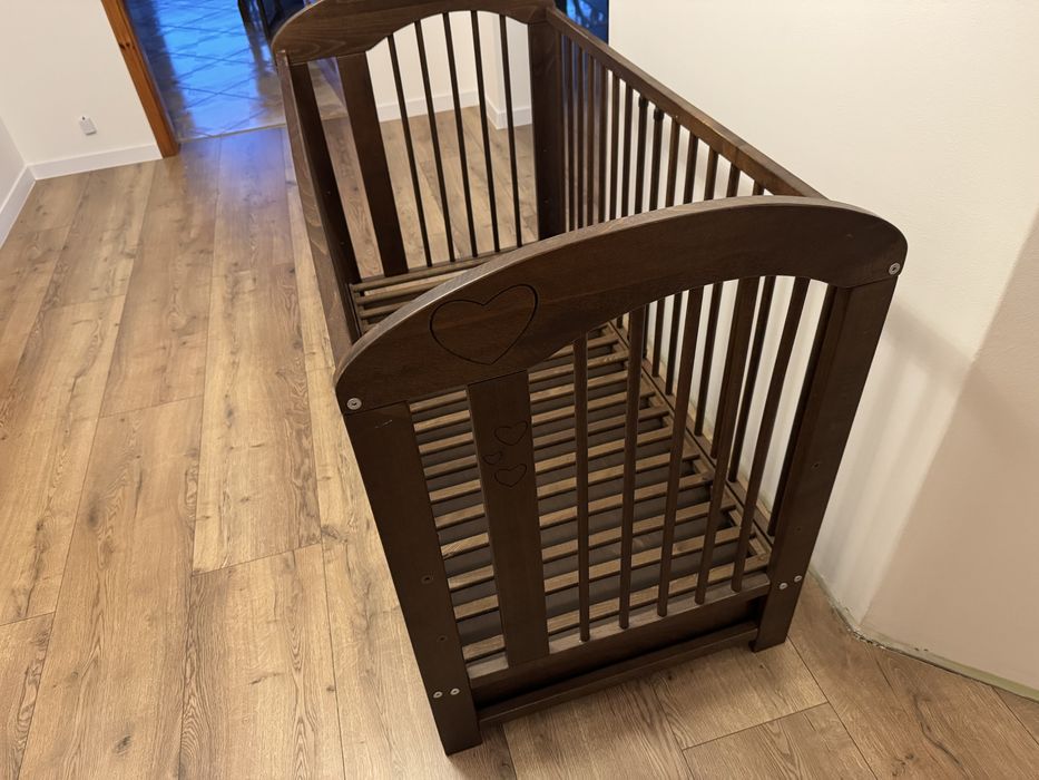 Łóżeczko dziecięce drewniane