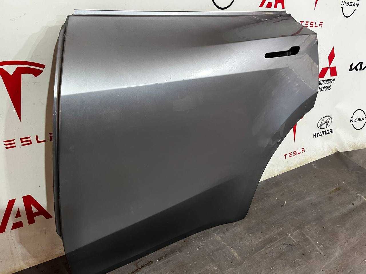 Двері задні ліві Tesla Model Y 2020-2024 1493599-00
