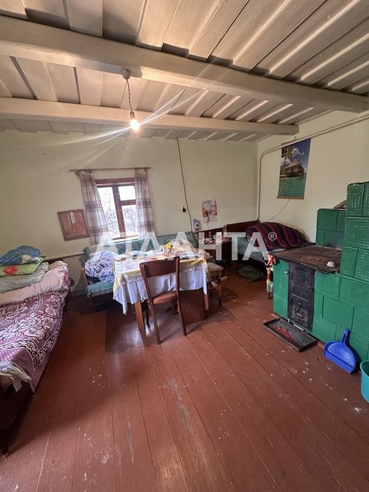 Будинок з комунікаціями, центр села, 60 м2, + господарство