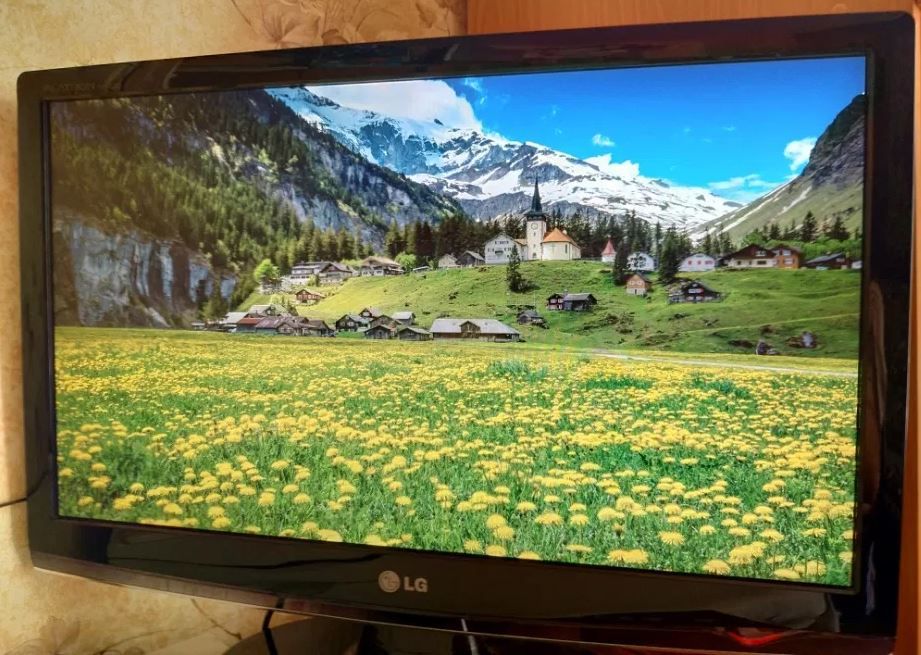 Лучший игровой монитор с откликом 2ms 24" LG W2453TQ-PF / Full-HD /