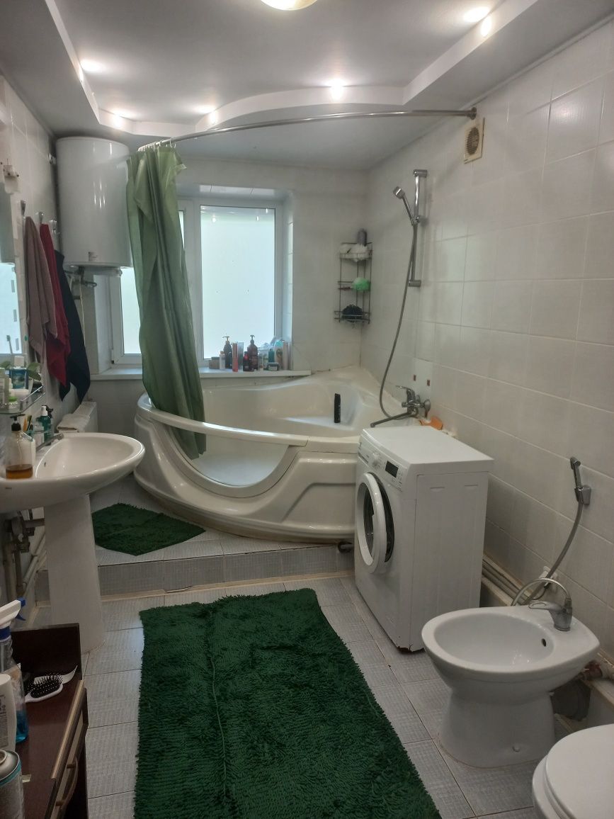 Продам 3к кв., 100 кв.м. ,23 Августа, пр. Науки, м. Ботанический сад,