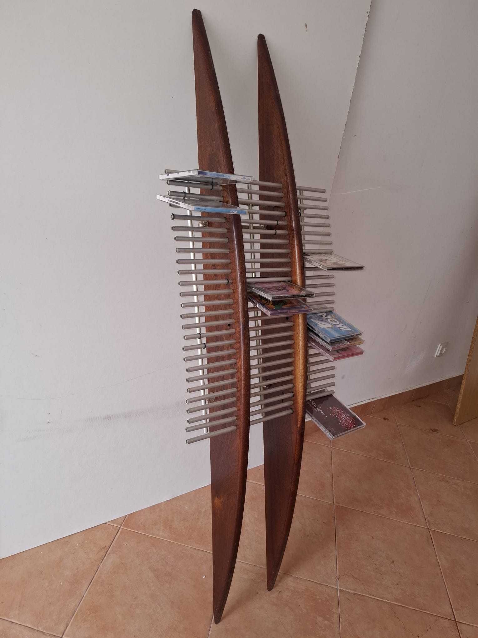 suporte para cds em madeira e alumínio