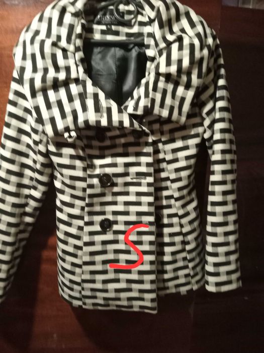 2 пальта,плаття за ваш рахунок