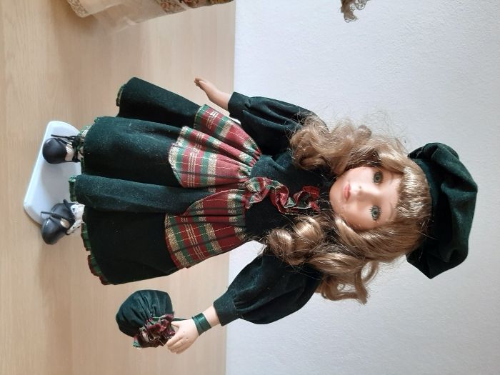 Diversas Bonecas Porcelana Vintage c/Suporte