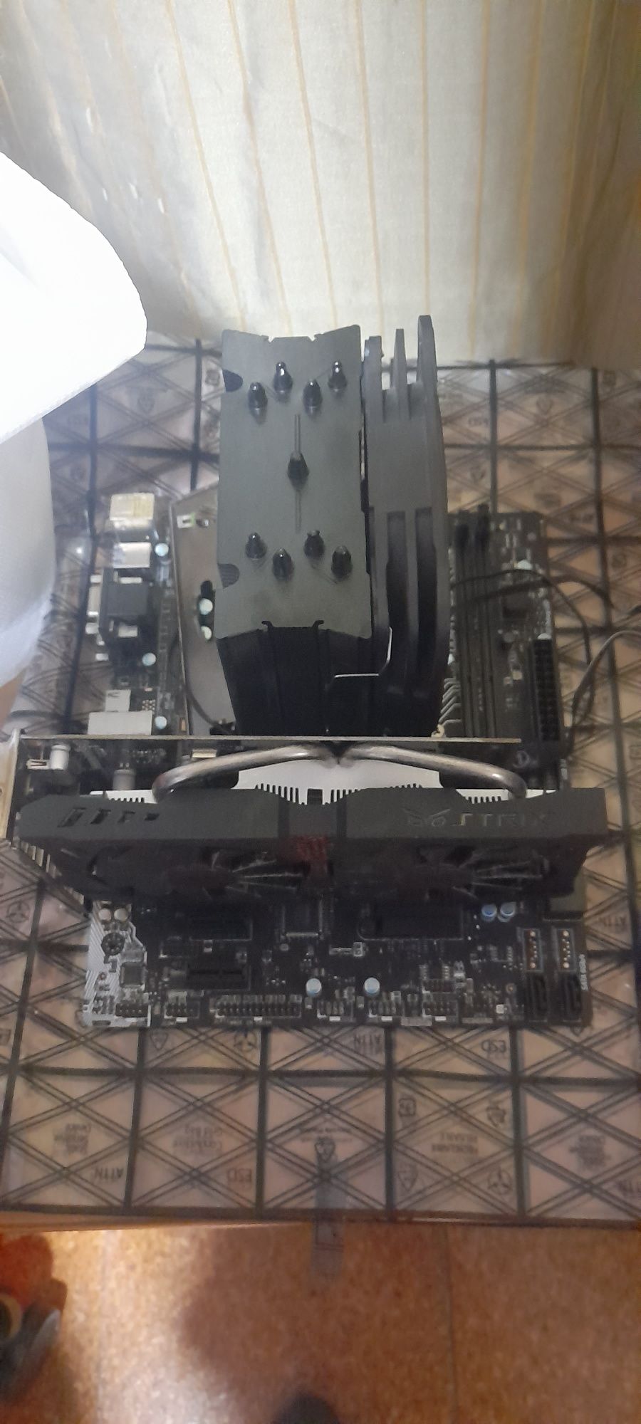 Intel i7 6700 , MSI H110M ECO , GTX 750 TI ASUS