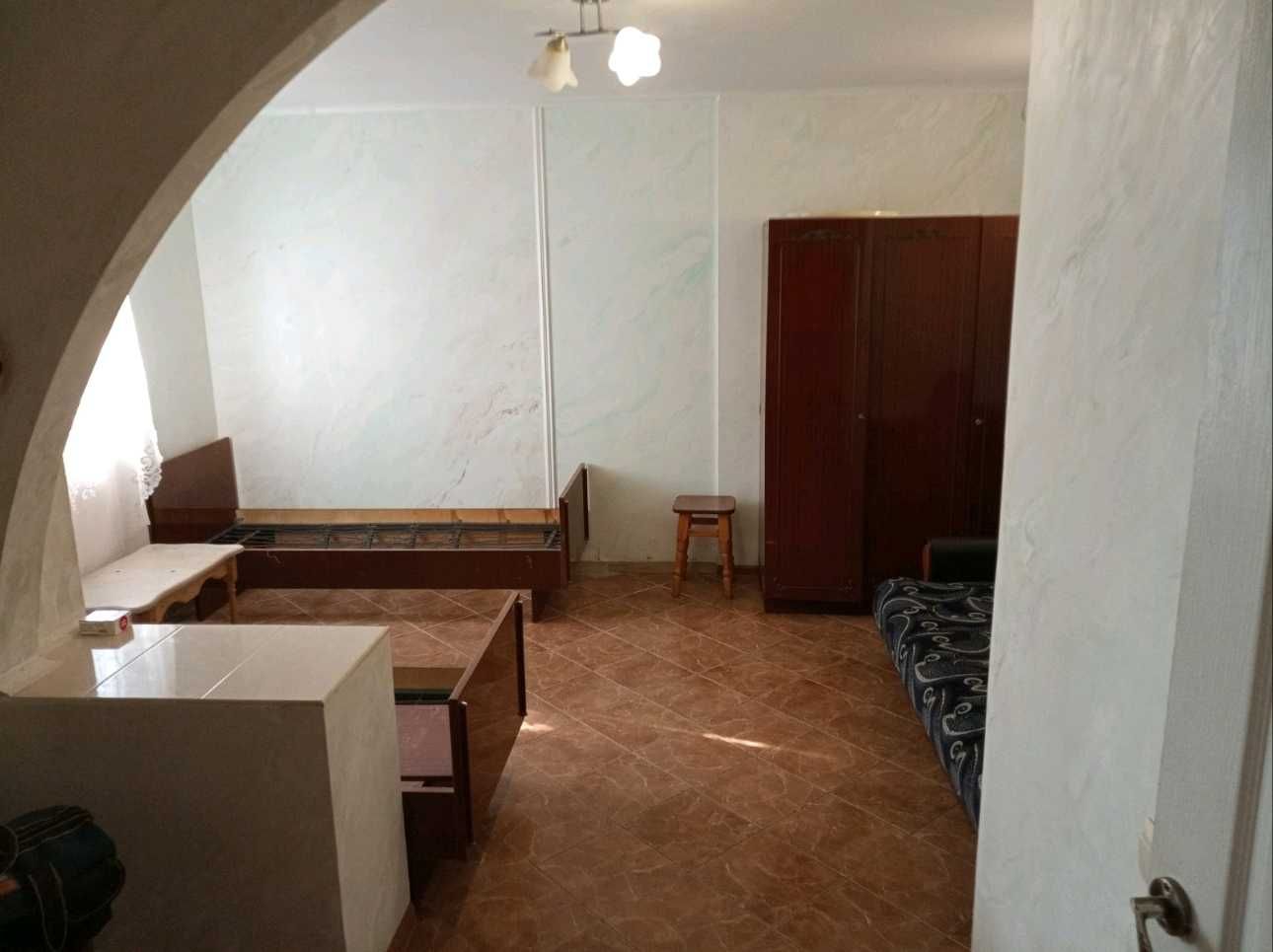 Однокімнатна квартира на довгострокову аренду у центрі села Гатне