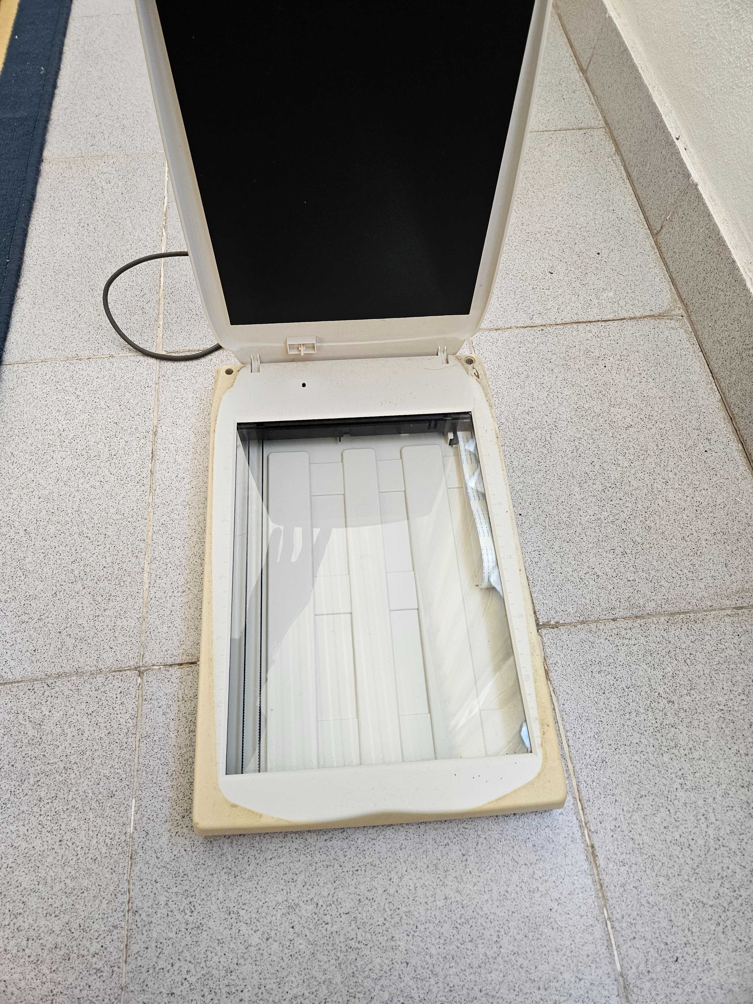 Scanner Mustek 1200 UB Plus