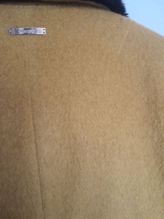 Prosty płaszcz o pudełkowym kroju monnari rozm.40