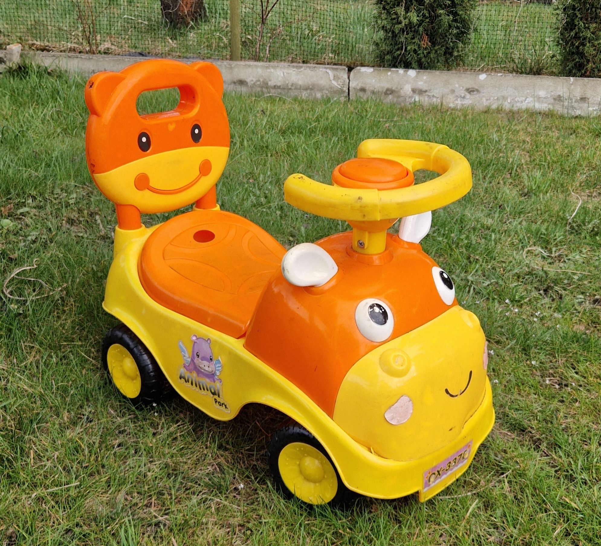 Jeździć pchacz sqmochodzik