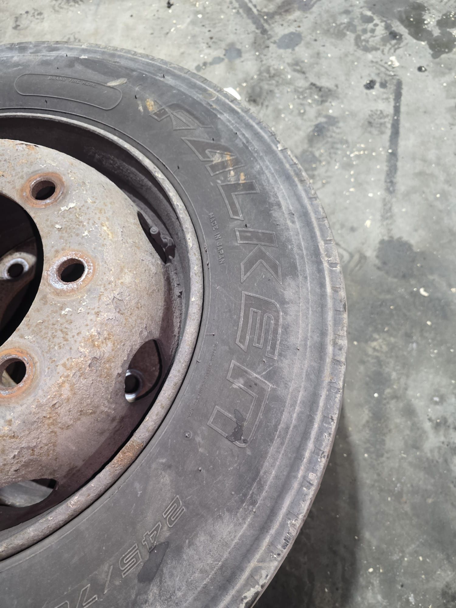Koła przód falken 245/70/19,5