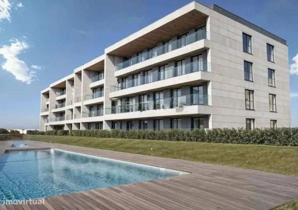 Apartamento T1 com Lugar de Garagem - Como novo