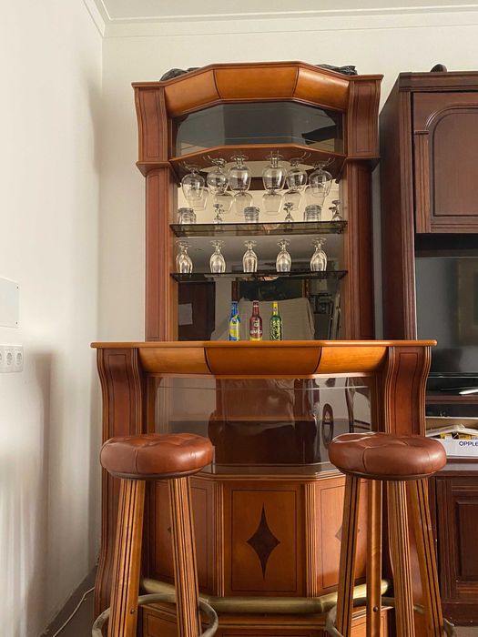 Bar Seminovo com 2 Bancos – Conjunto Completo!