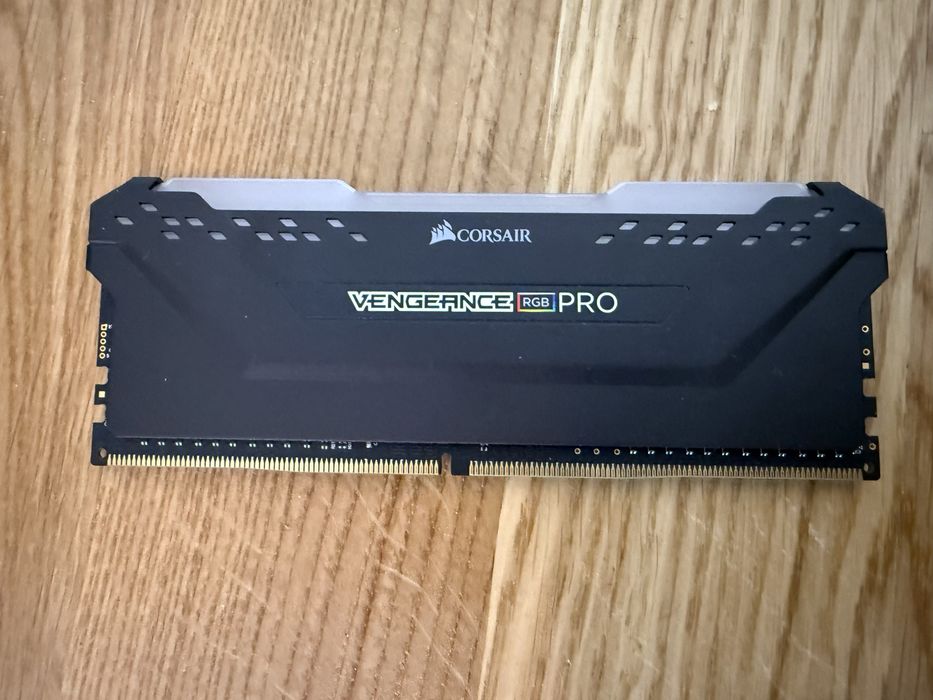 Komputer Ryzen 5 3600 + Gigabyte RTX 3050 8GB + 16GB RAM