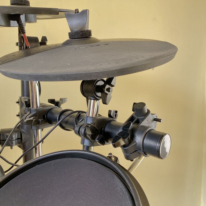 Продам електронну ударну установку Alesis Turbo Mesh Kit