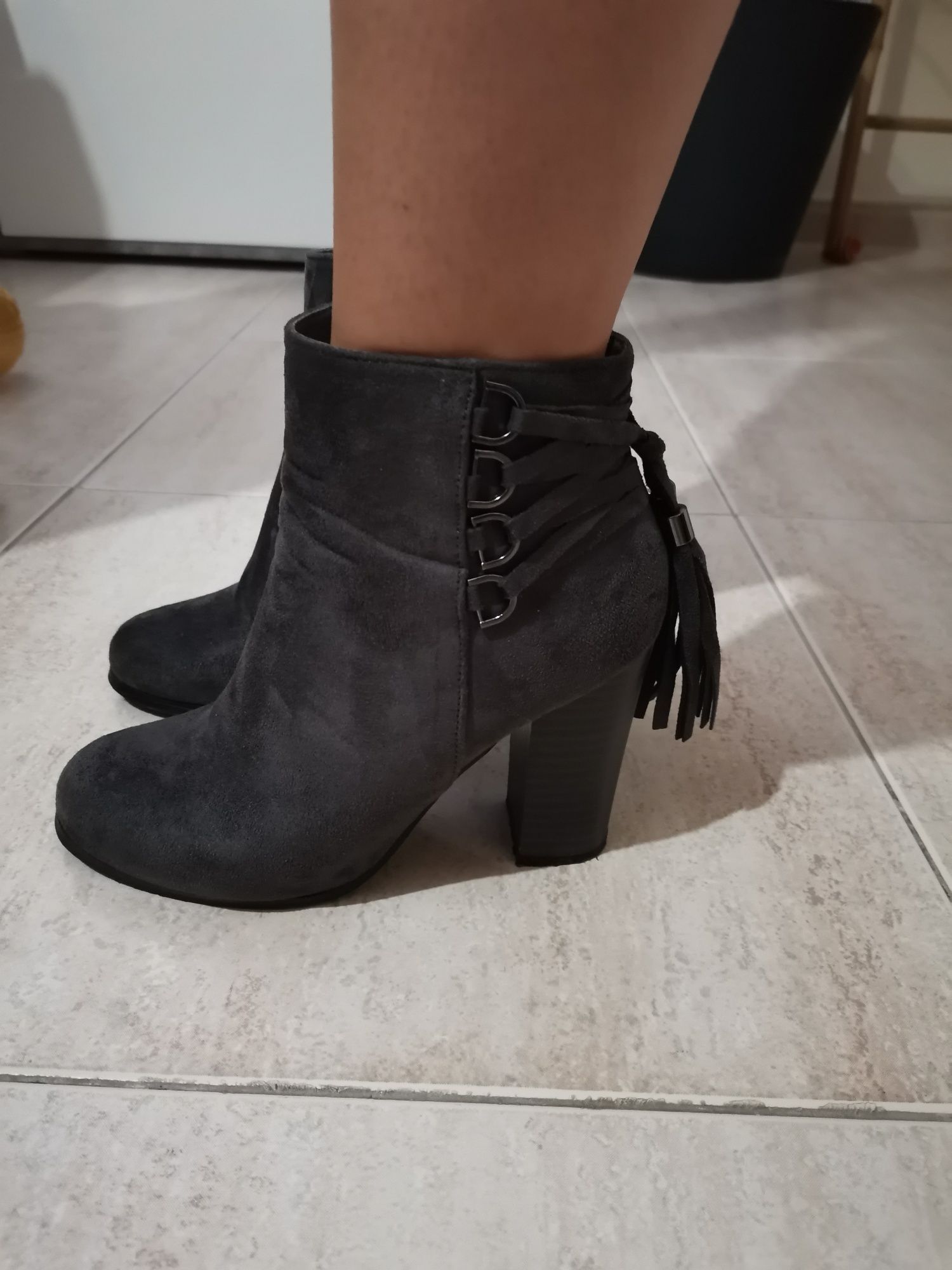 Botas camurça cinza