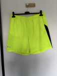 Neonowe spodenki under w dobrym stanie sportowe