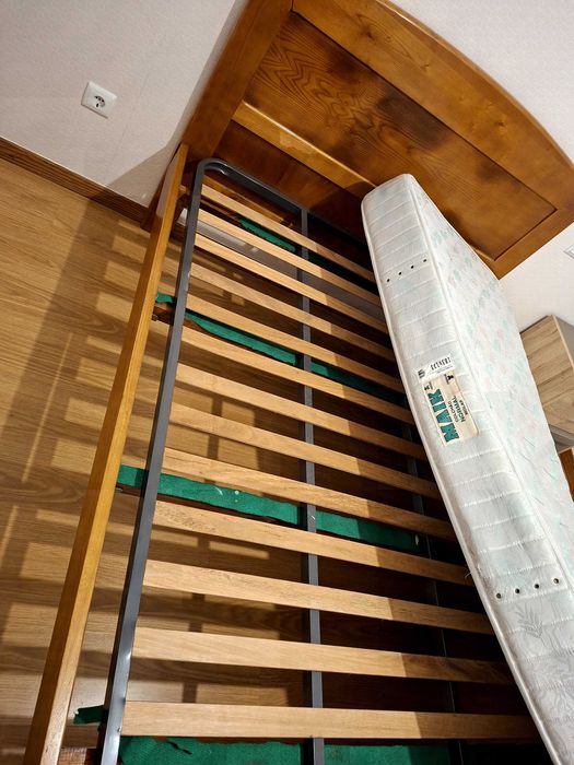 Cama de casal com colchão e estrado