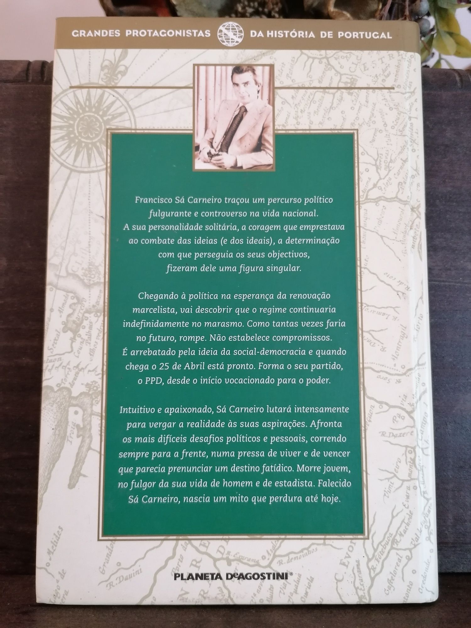 Biografias de Salazar e Sa Carneiro