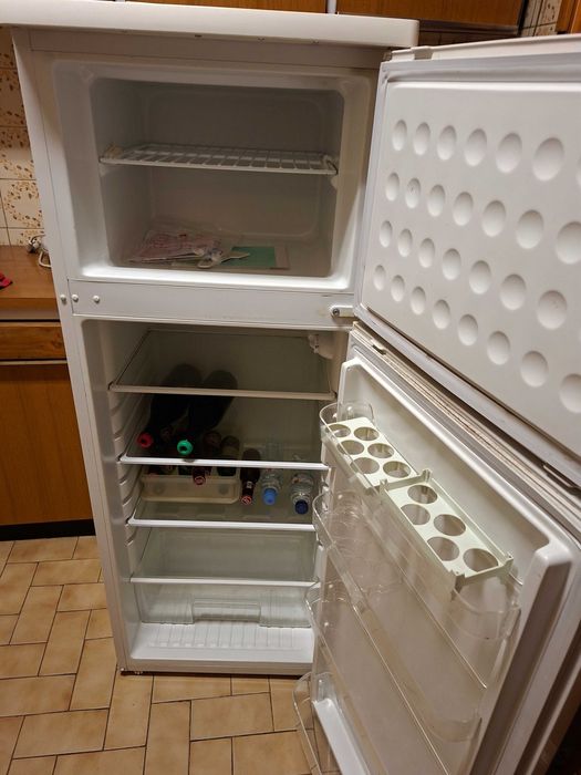 Frigorifico de 2 portas, da marca JOCEL, em bom estado