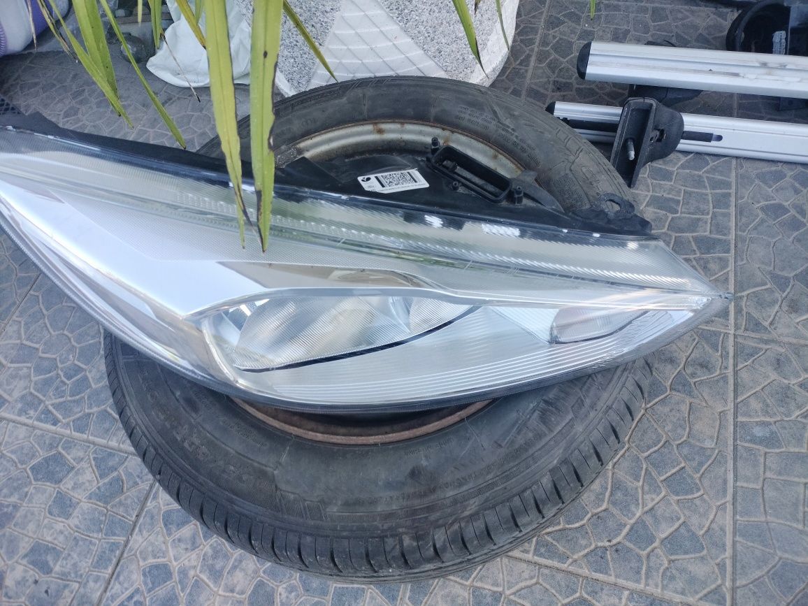 Farol direito Ford focus do ano 2015