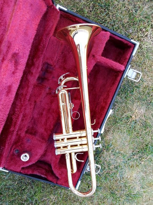 Trąbka Yamaha YTR 4320EG z kufrem i ustnikiem