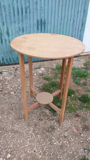 Camilha/ mesa de madeira