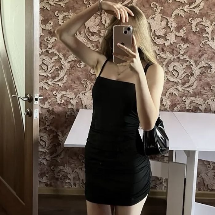 Сукня в обтяжку чорна