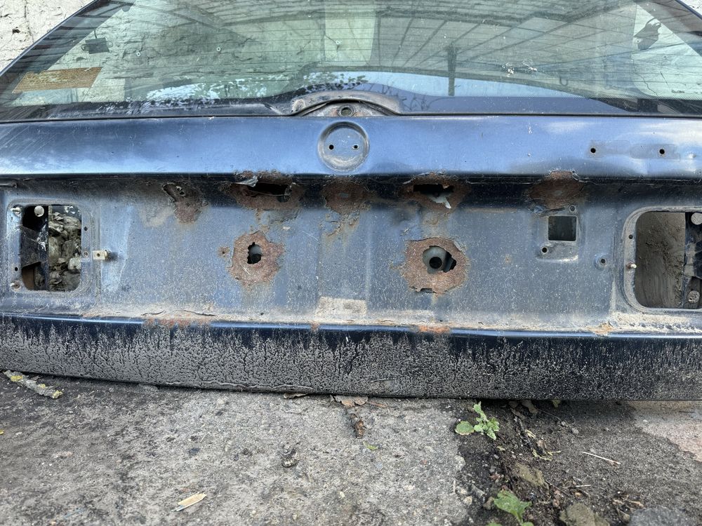 Ляда пассат б3 задня кришка passat b3