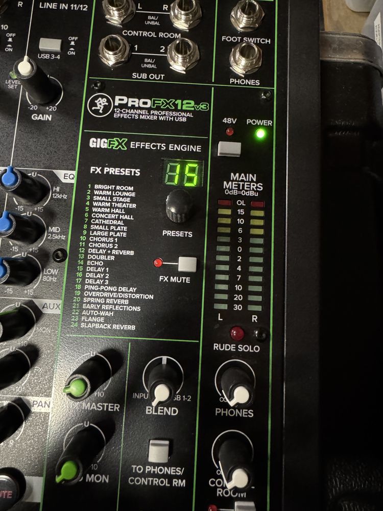 Mikser MACKIE ProFX12 V3 z pokrowcem