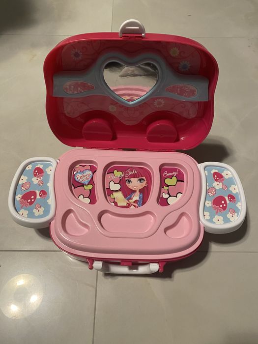 Mini toaletka w walizce