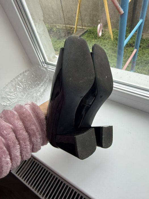 Туфлі в лаковані 39 р обуті 2 рази