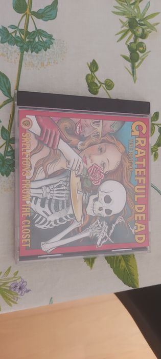 CD Grateful Dead: skeletons from the closet