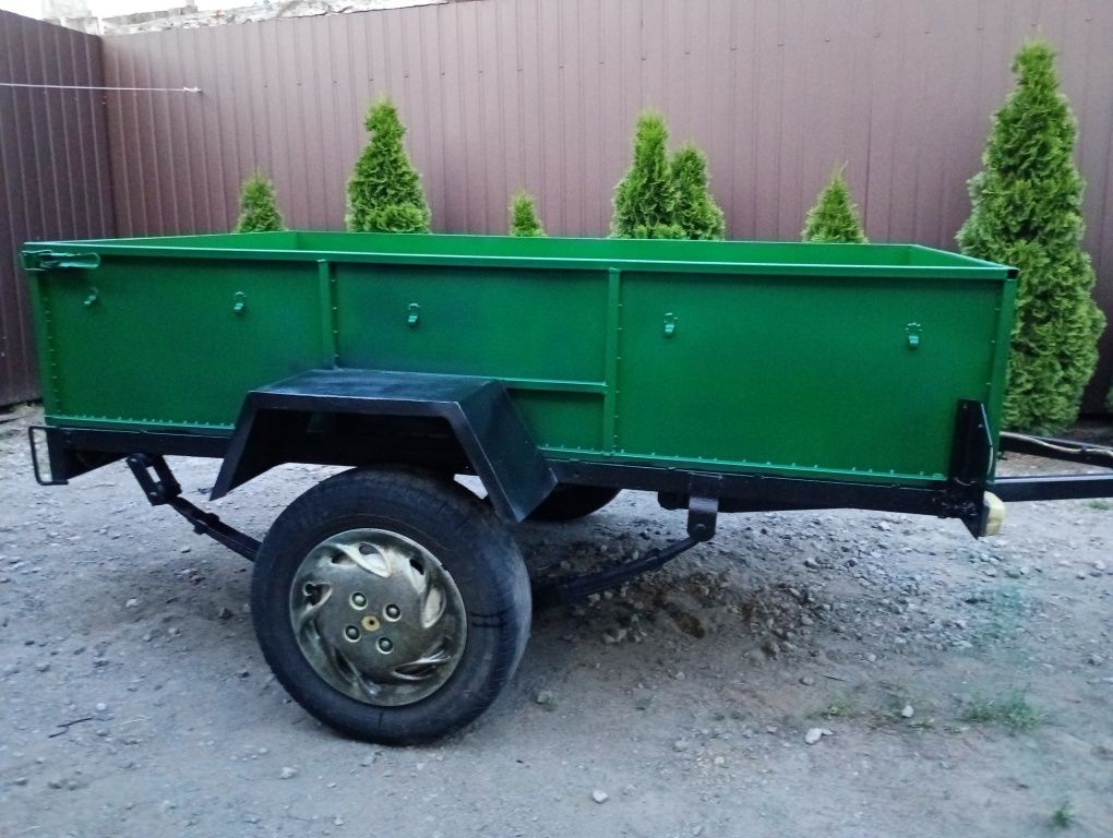 Легковий авто причеп .