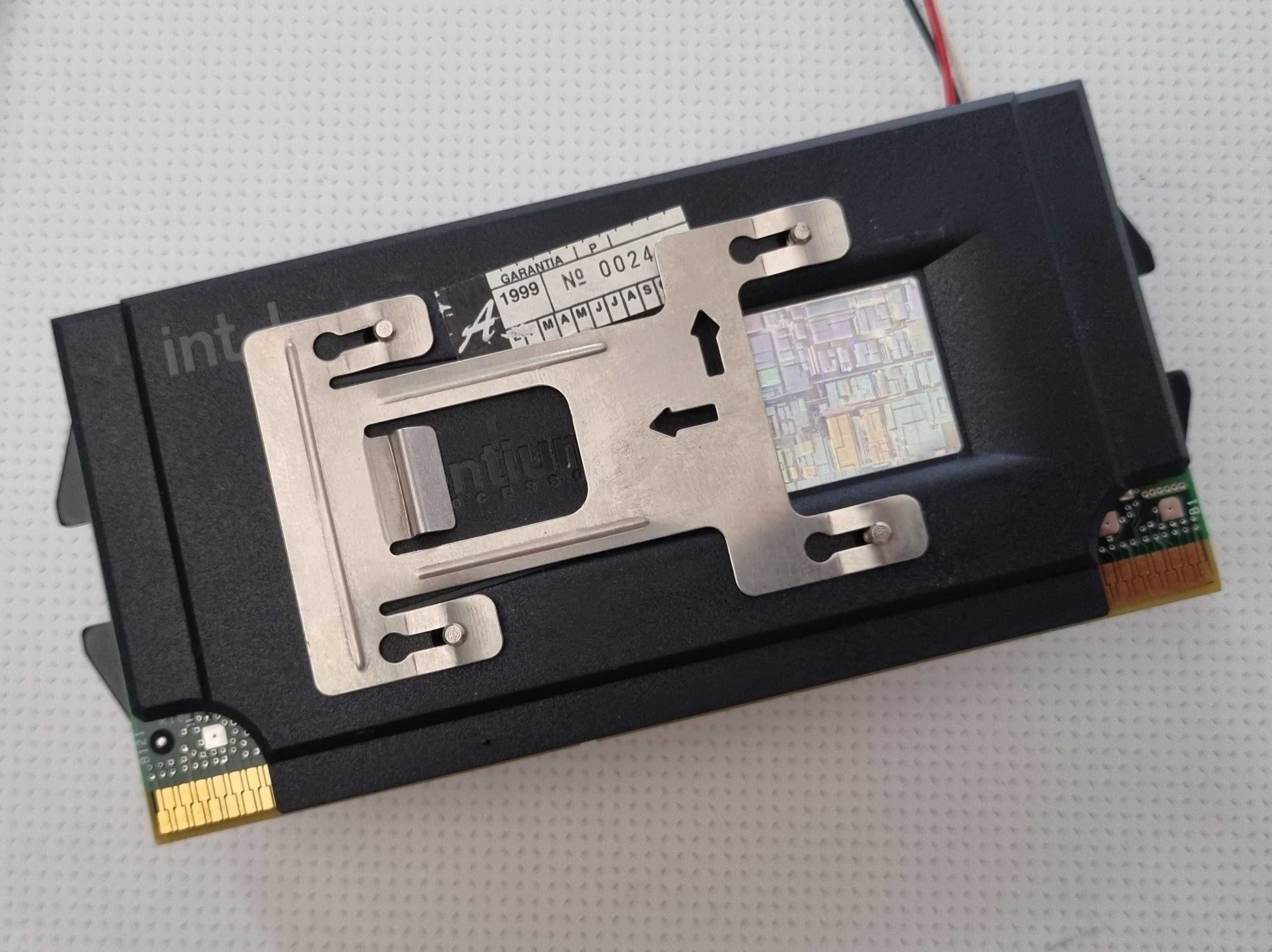Processador Intel Pentium II MMX - 1997