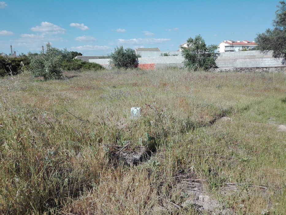 Lote de terreno com 1161 m2 bem localizado