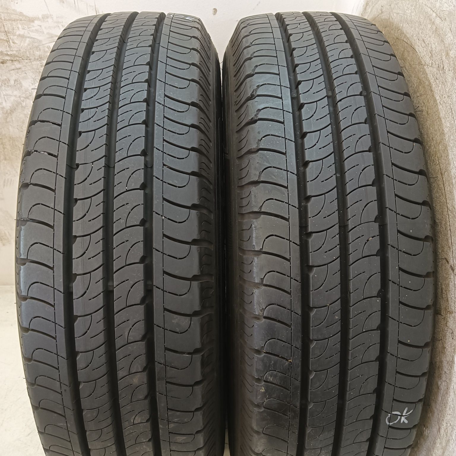 185/75/14C Goodyear efficientGrip cargo Lato para 2szt