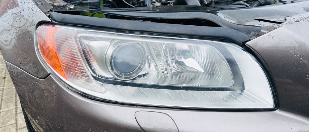 Farol direito volvo s80/ V70/ XC70