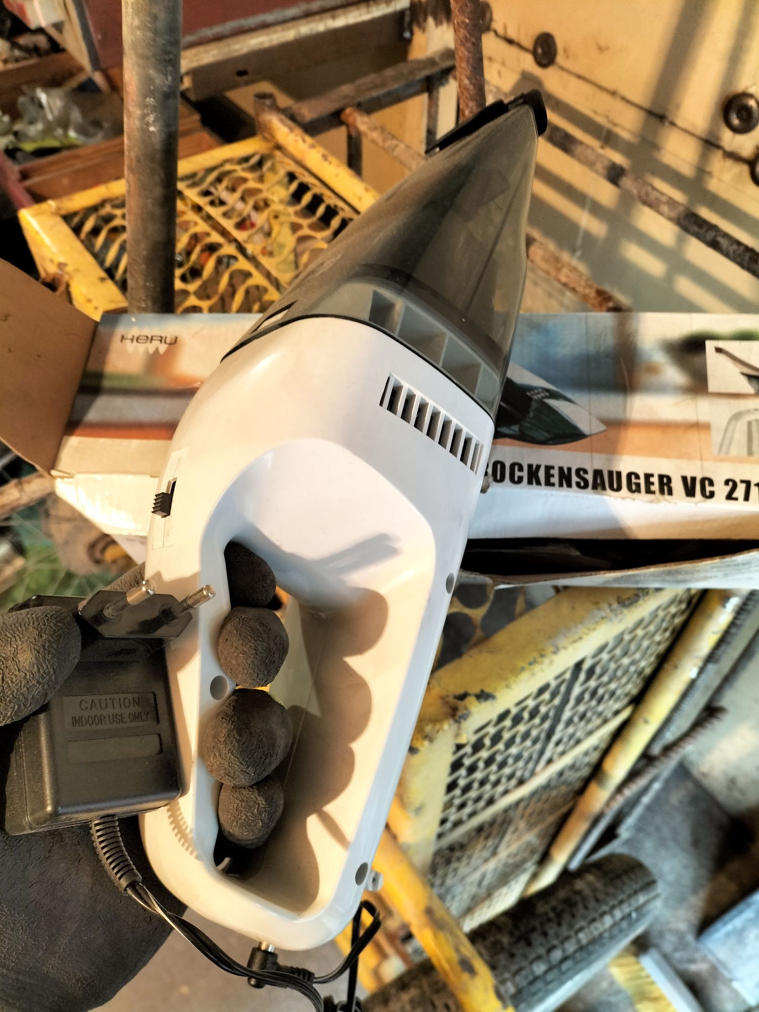 Odkurzacz samochodowy akumulatorowy