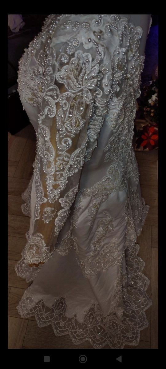 Sukienka suknia ślubna zdobiona cyrkoniami cyrkonie kryształy