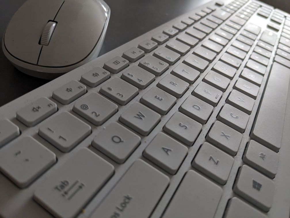 Zestaw Microsoft Bluetooth Desktop biały