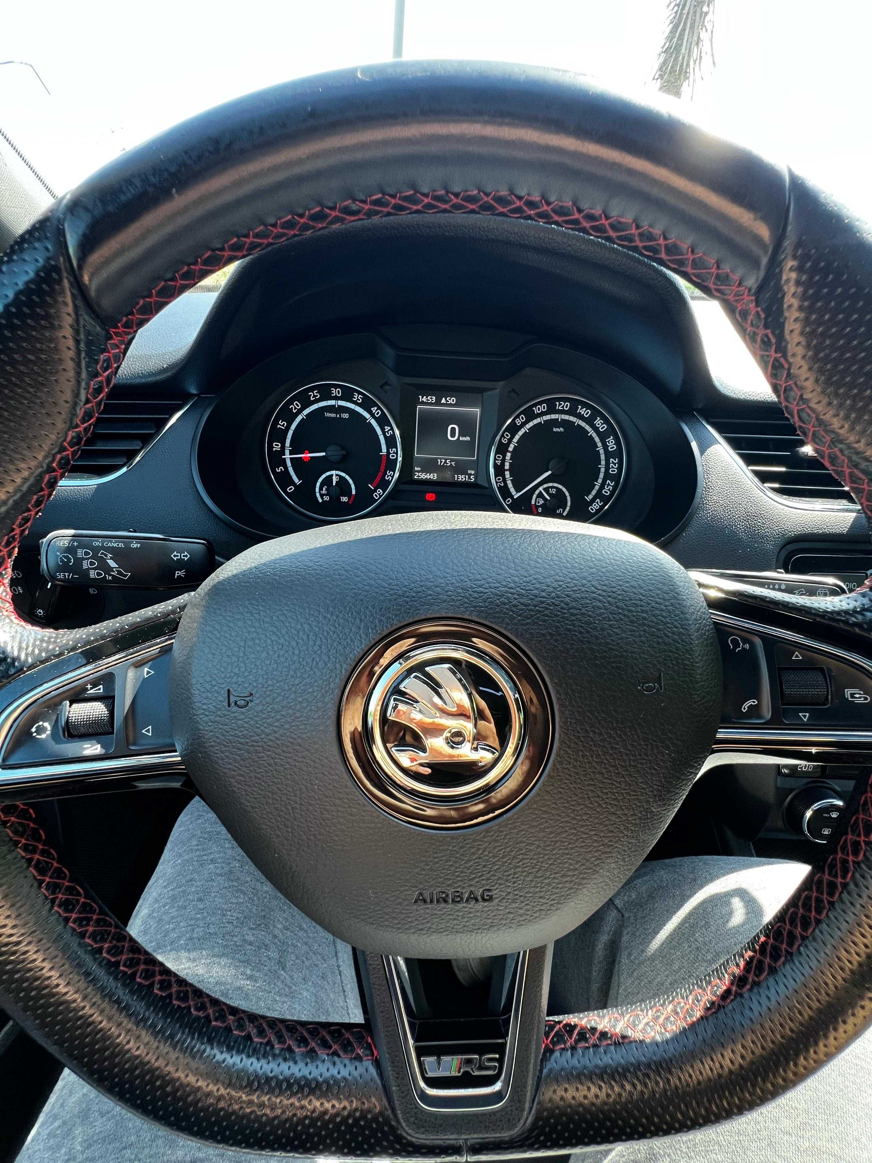 Skoda Octavia Break VRS TDI 2.0 2015 - Aceito Trocas