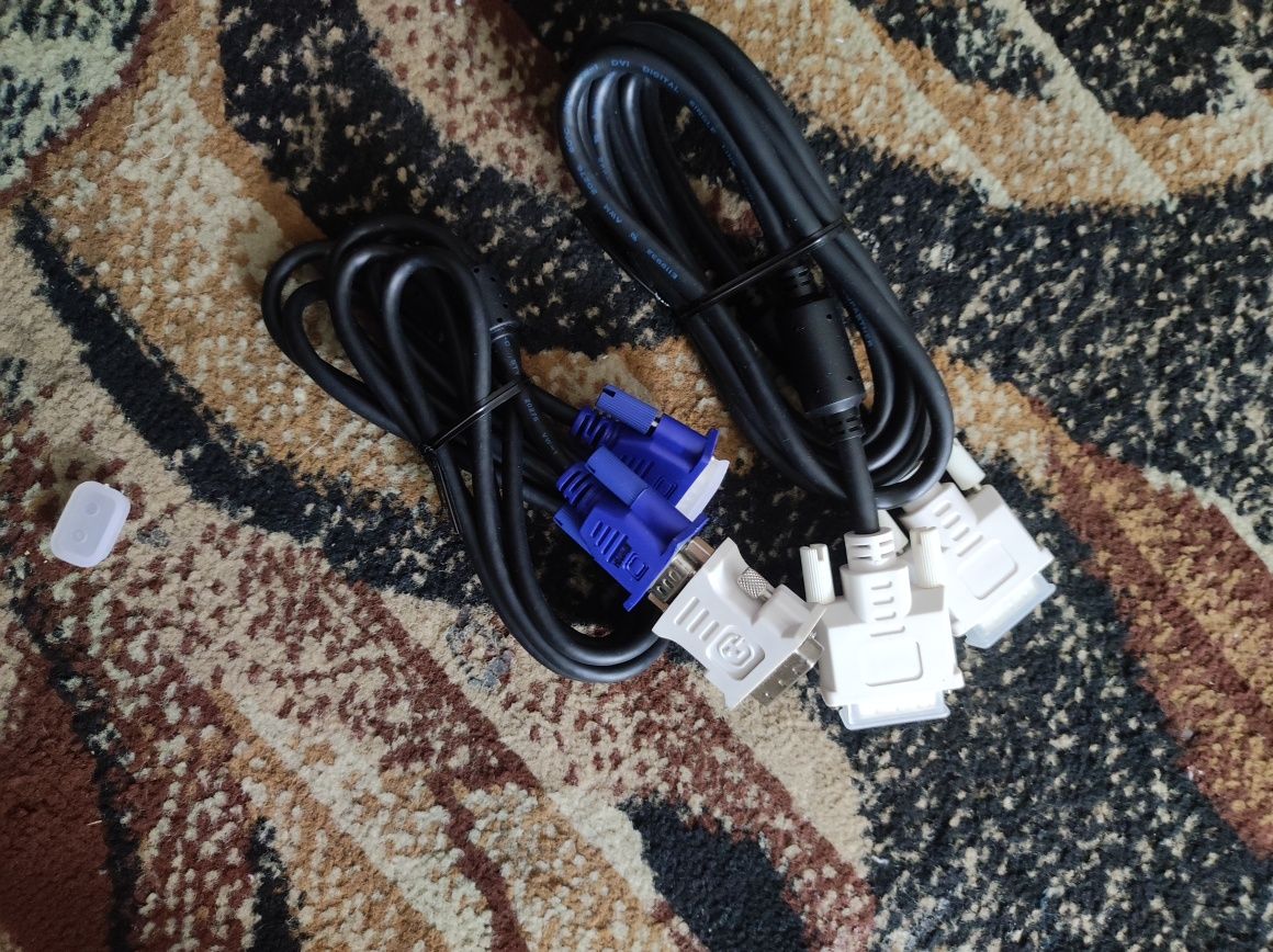 Dwa kable do Monitorów plus adapter