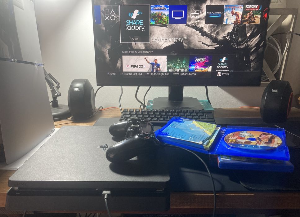 Ps4 Slim 500GB 1 comando e GTA V