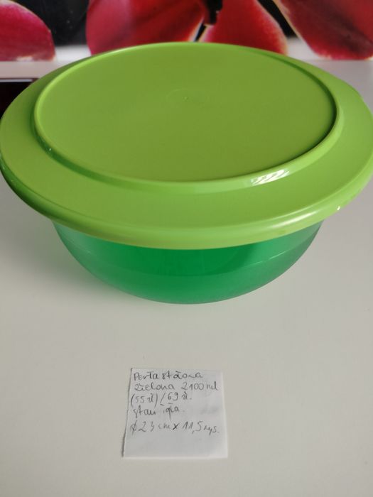 Półmisek perła stołowa Tupperware zielona z zieloną pokrywką 2,1 l